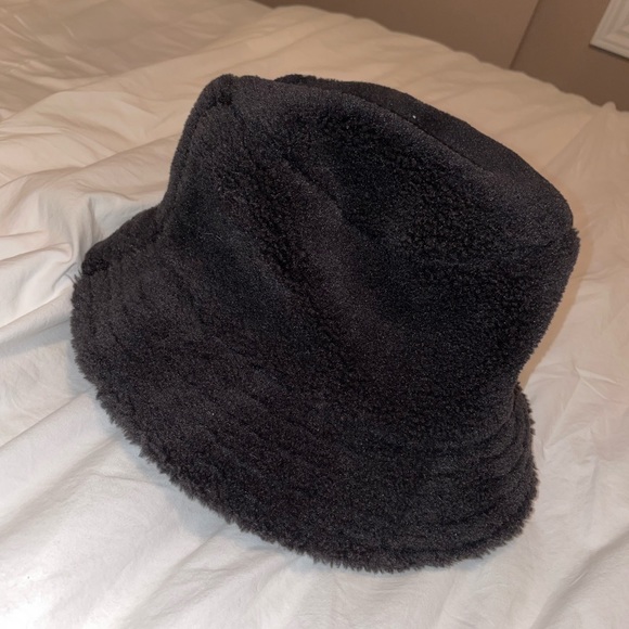 Fuzzy Bucket Hat OS BNWT - Picture 4 of 4